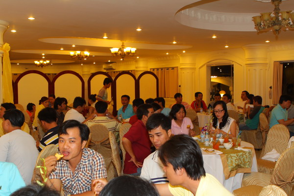 Cả đoàn cùng chung vui