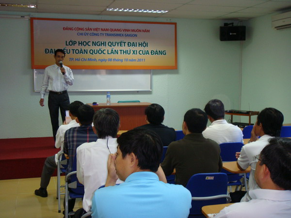 Ông Phan Thanh Nghĩa - Trưởng P.KHĐT Công tyTransimex-Saigon giới thiệu về lớp học